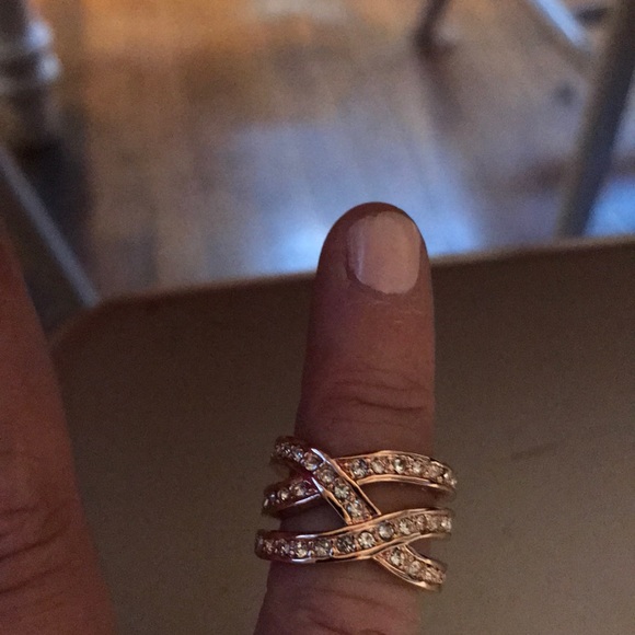 Cate and Chloe rose colored ring - Picture 3 of 6